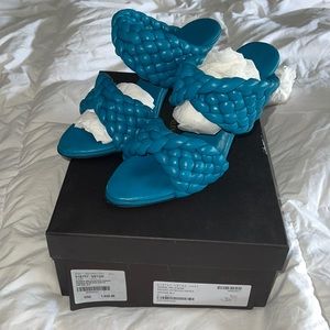 Bottega Veneta curve sandal